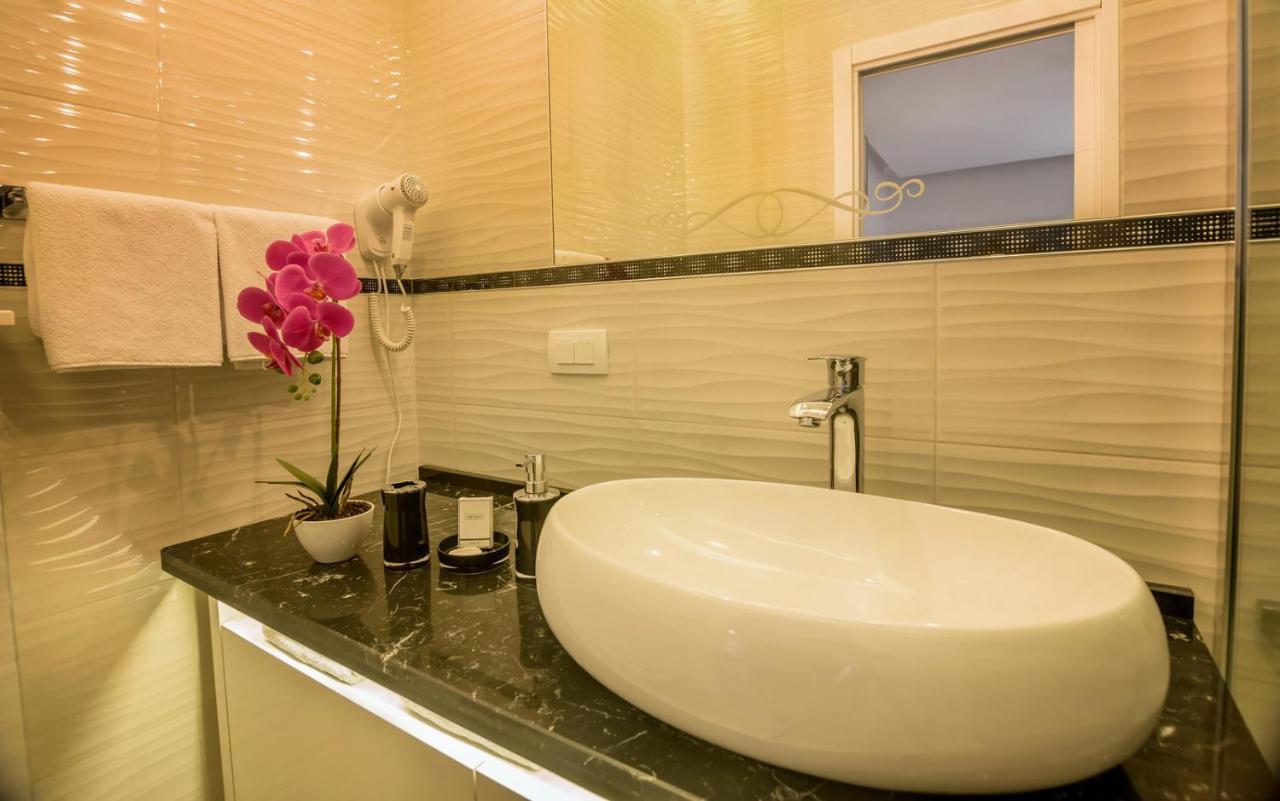 Apartments Vujicic Tivat Luaran gambar